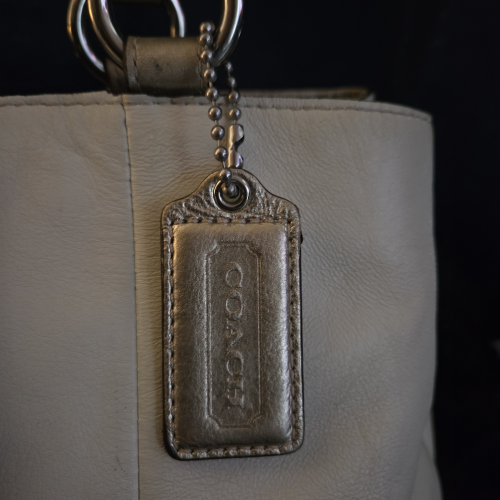LOW START Coach Leather Shoulder Bag Cream w/ Metallic Trim Buckle Detail - Picture 3 of 16